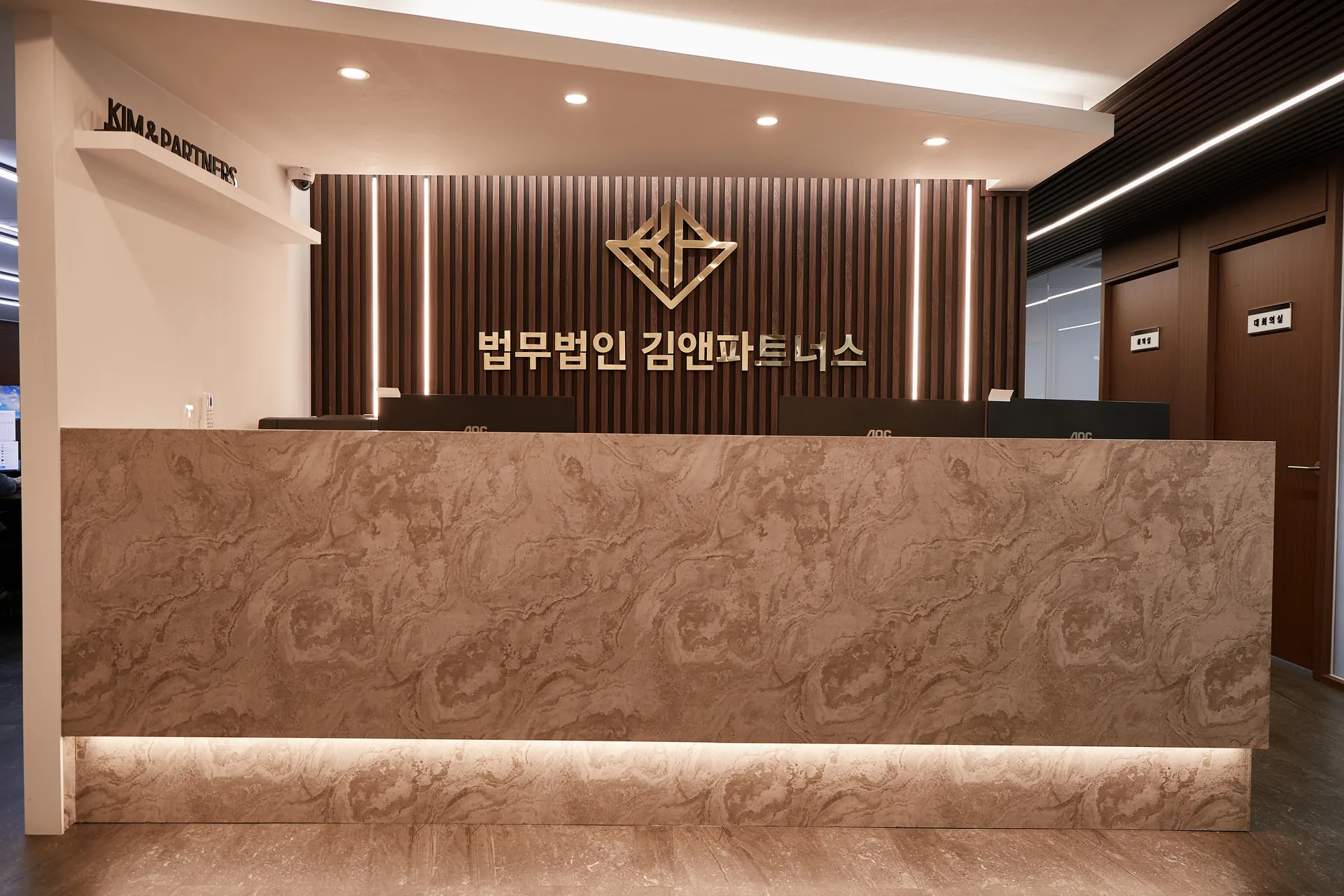 김앤파트너스 로비